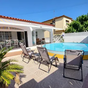 Hébergement de vacances Cosy, Well Equipped House, 5 Min. From The, Torredembarra